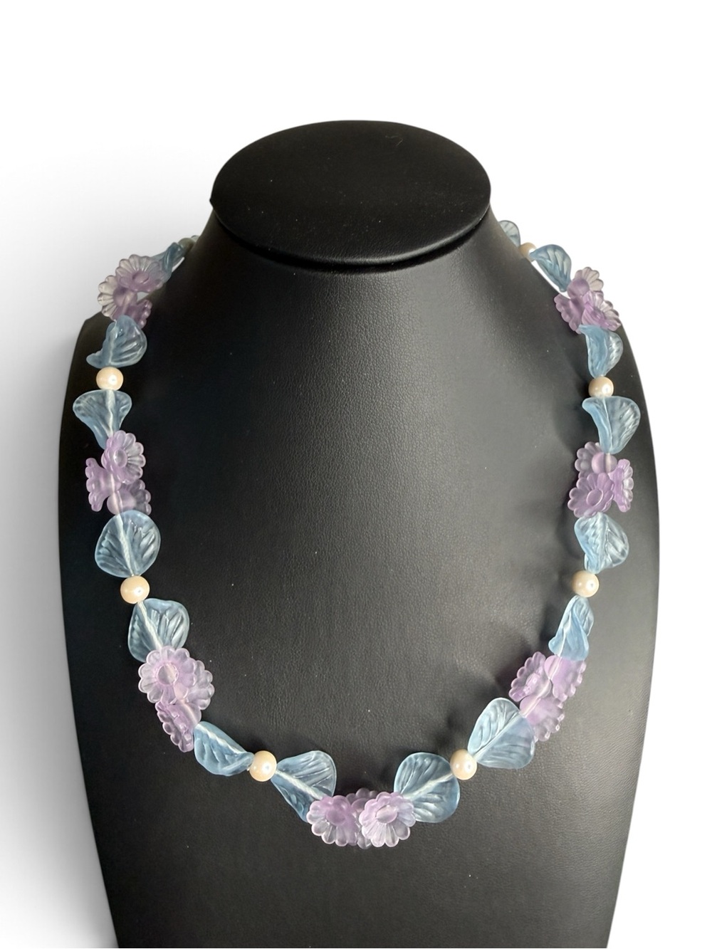 Vintage Avon “Pastel Blossoms” Necklace – 1986 Frosted Lucite Florals - Picture 5 of 8